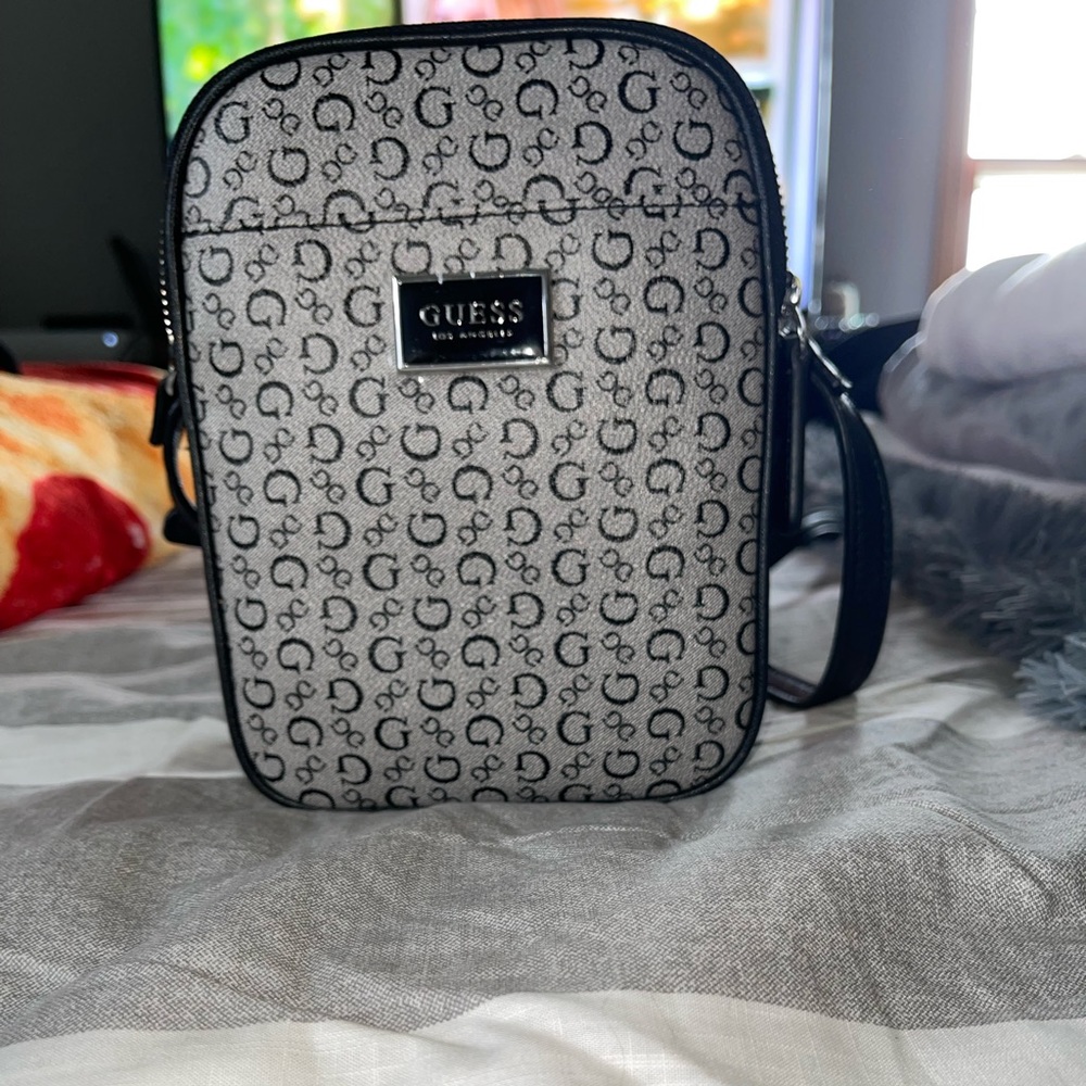 Guess Cross Body purse